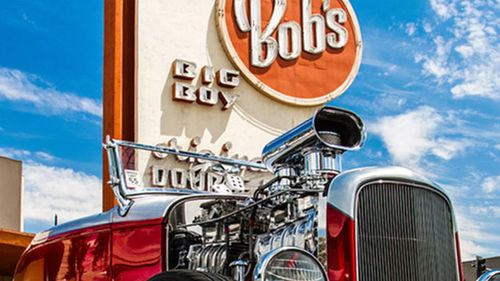 Bob's Big Boy Weekly Classic Car Show